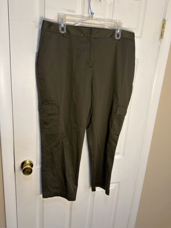 Dana Buchman Pants - Dana Buchman Classic Cargo Crop Pants - Olive size 16 NWT